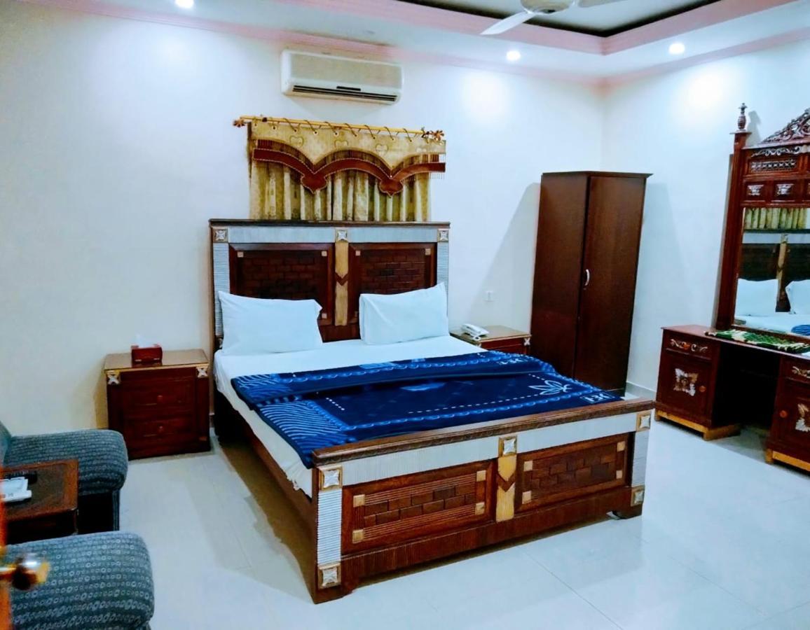 New Royal Residency Pechs Hotell Karachi Exteriör bild